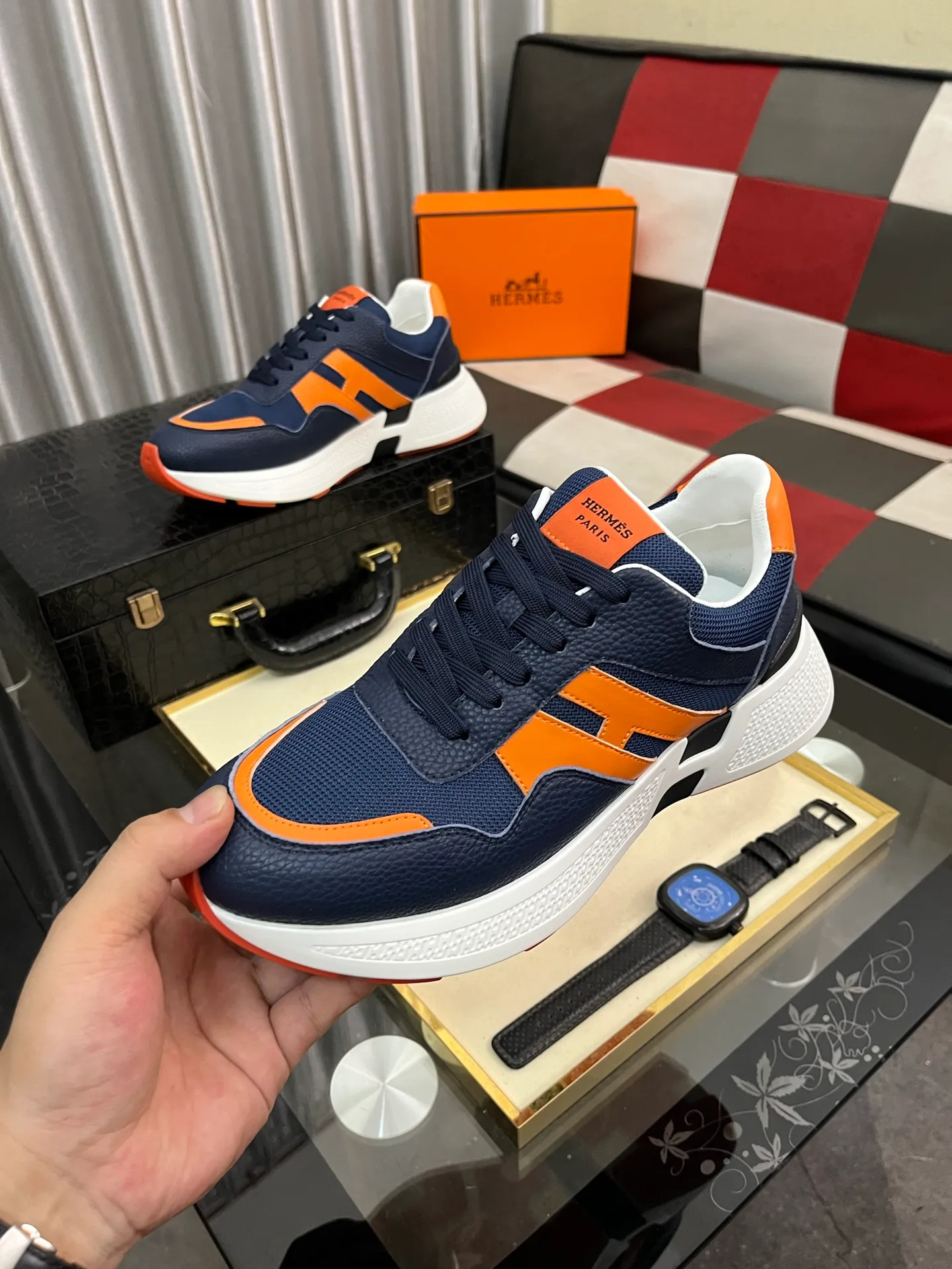 Men's shoes 💰540⌚️⌚️HERMES/Hermès Hugo thick-soled sneakers, casual men's shoes, these sneakers are made of imported first-layer cowhide leather and breathable mesh design. The contrasting color design creates a dynamic and modern shape. The front end of the toe is decorated with natural-color rubber inlays, which is novel and fashionable. The texture is incomparable, with cowhide lining and cowhide foot pads, the upper foot is comfortable and breathable, and the rubber sole is decorated with geometric patterns and iconic "H" details. A very personal one! Size: 38-44